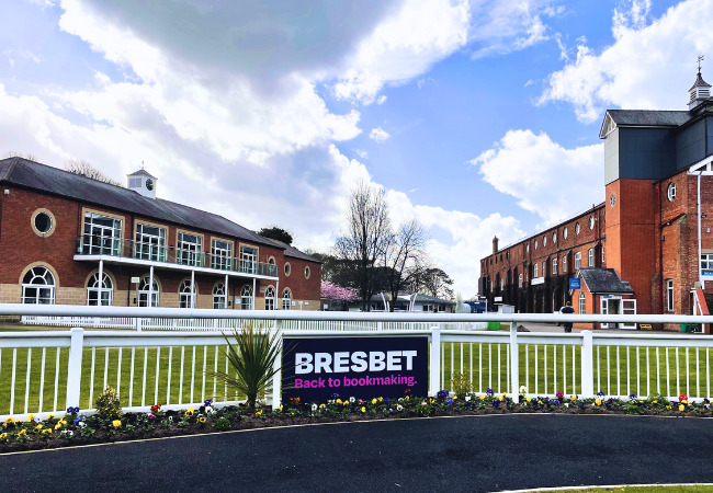 BresBet to sponsor two top class days at Thirsk racecourse